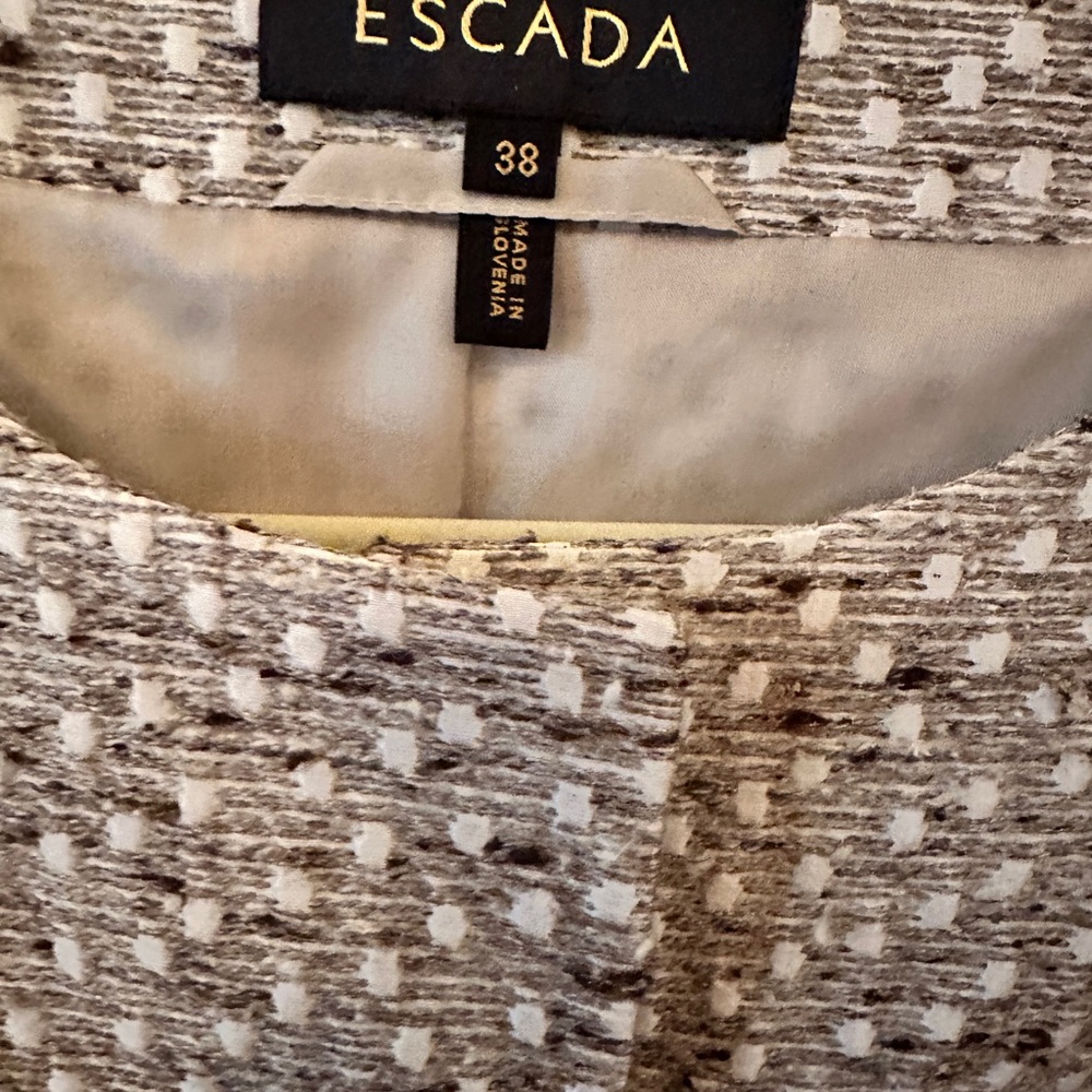 π₯ SOLD!!! π₯ Escada Jacket - Picture 3 of 4